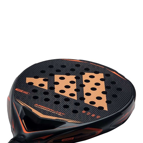 Adidas freccia colpita...